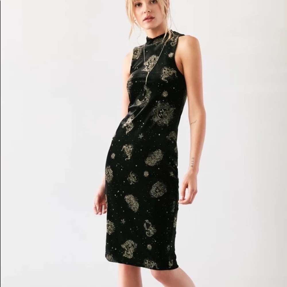 Ecote Zodiac Velvet Mock-Neck Midi Dress